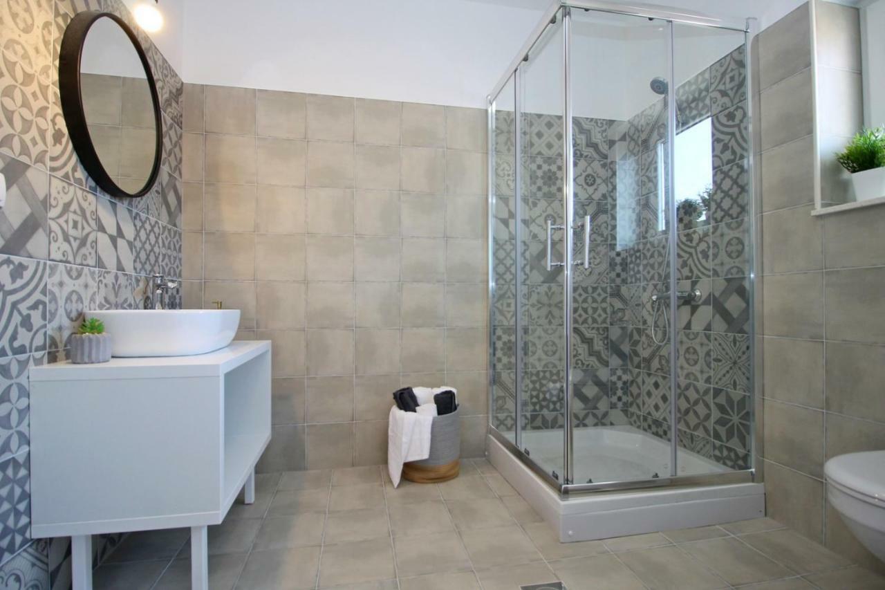 Villa Remusic Pool, Whirlpool, Sauna,4 Bedrooms, Amazing Landscape Smolonje Exterior foto