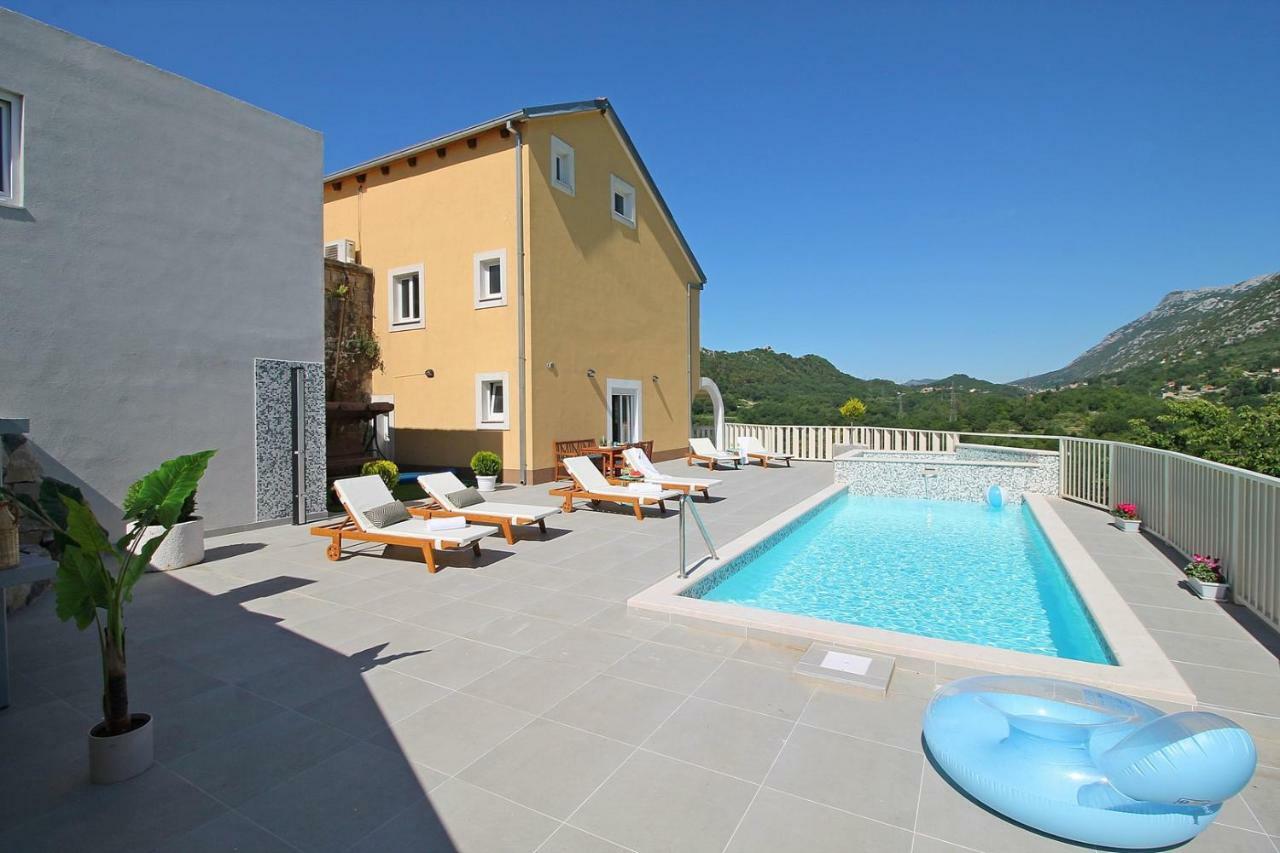 Villa Remusic Pool, Whirlpool, Sauna,4 Bedrooms, Amazing Landscape Smolonje Exterior foto
